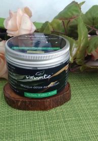 Masque détox au charbon pour visage